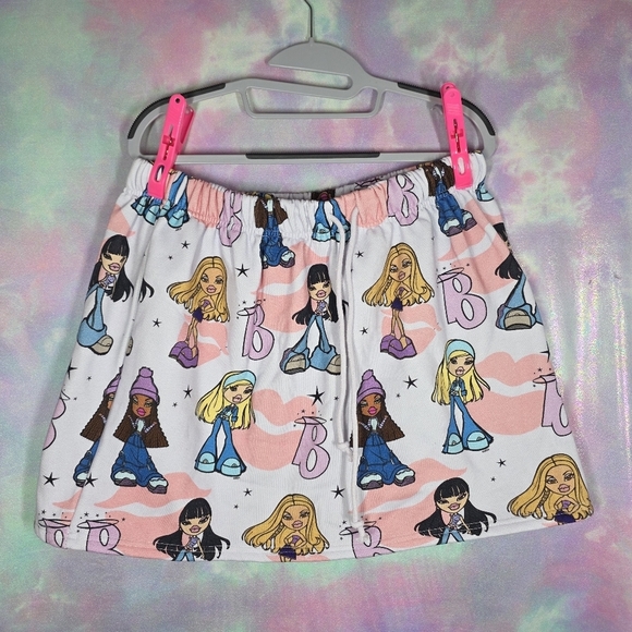 Cakeworthy x Bratz Print White Mini Sweat Skirt Size 3XL - Picture 3 of 9